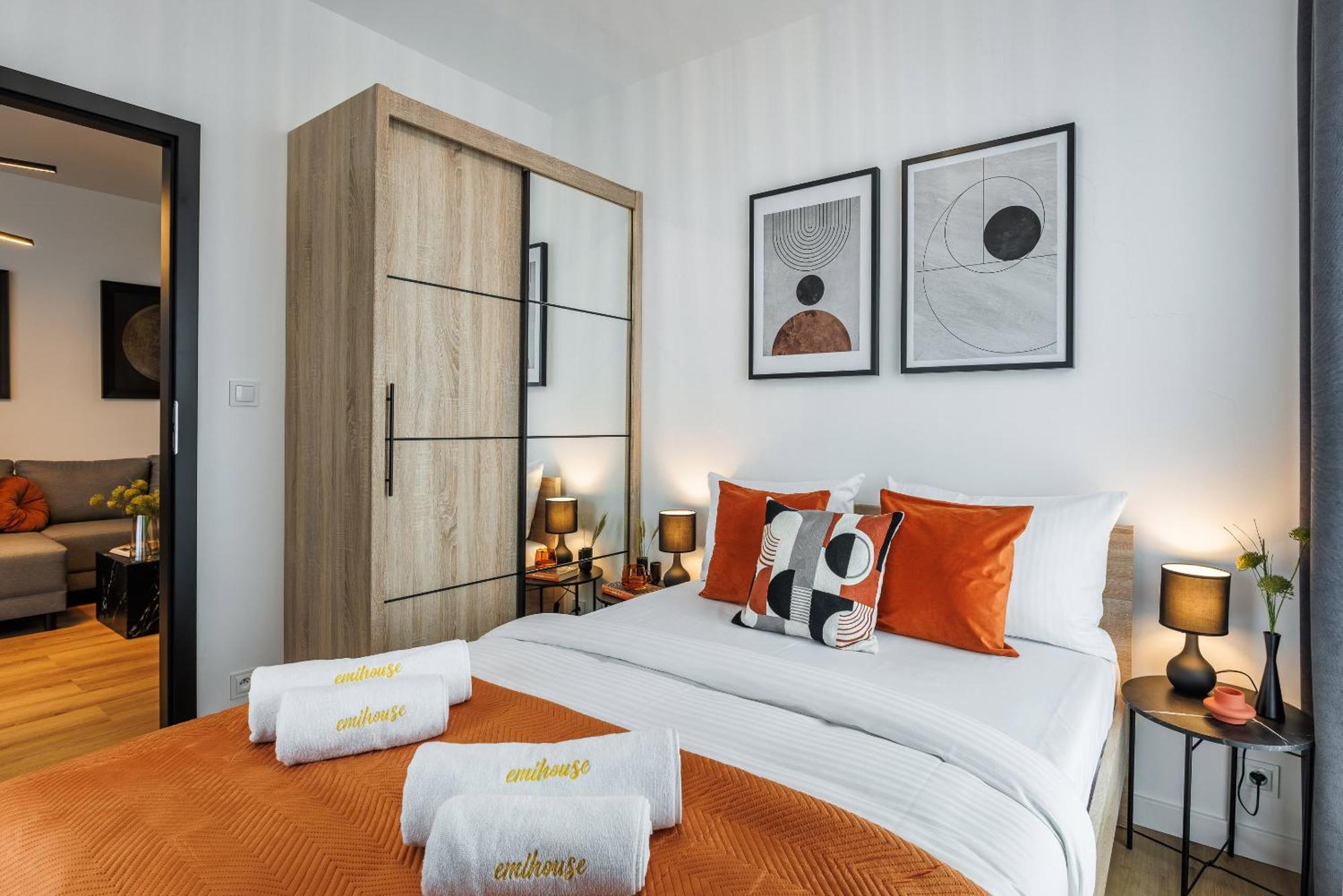Emihouse Krakovska Apartments เชชูฟ ภายนอก รูปภาพ